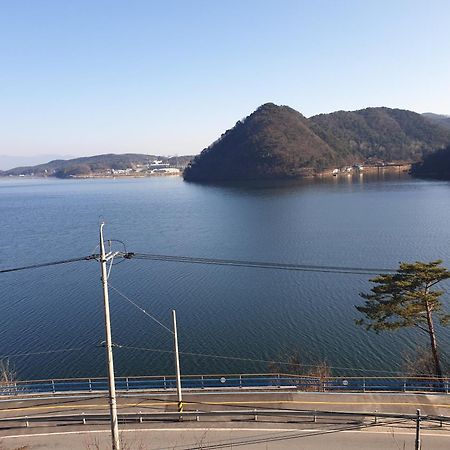 Lahoya Pension Chuncheon Exteriör bild