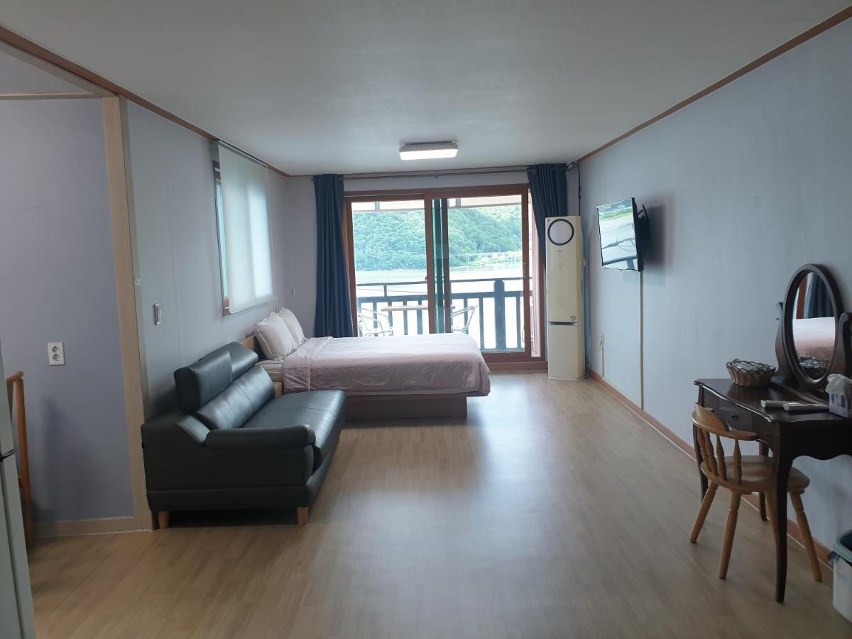 Lahoya Pension Chuncheon Exteriör bild