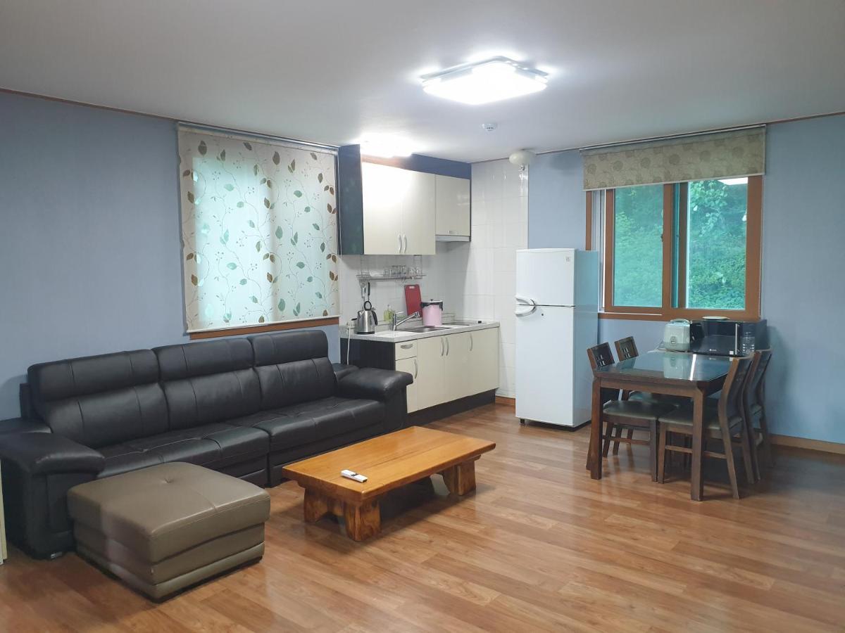 Lahoya Pension Chuncheon Exteriör bild