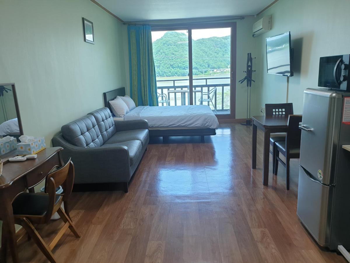 Lahoya Pension Chuncheon Exteriör bild
