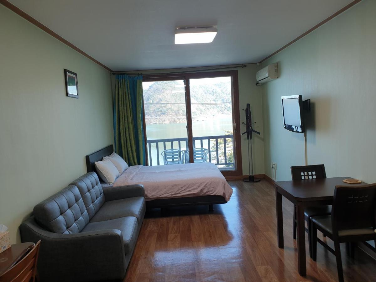 Lahoya Pension Chuncheon Exteriör bild