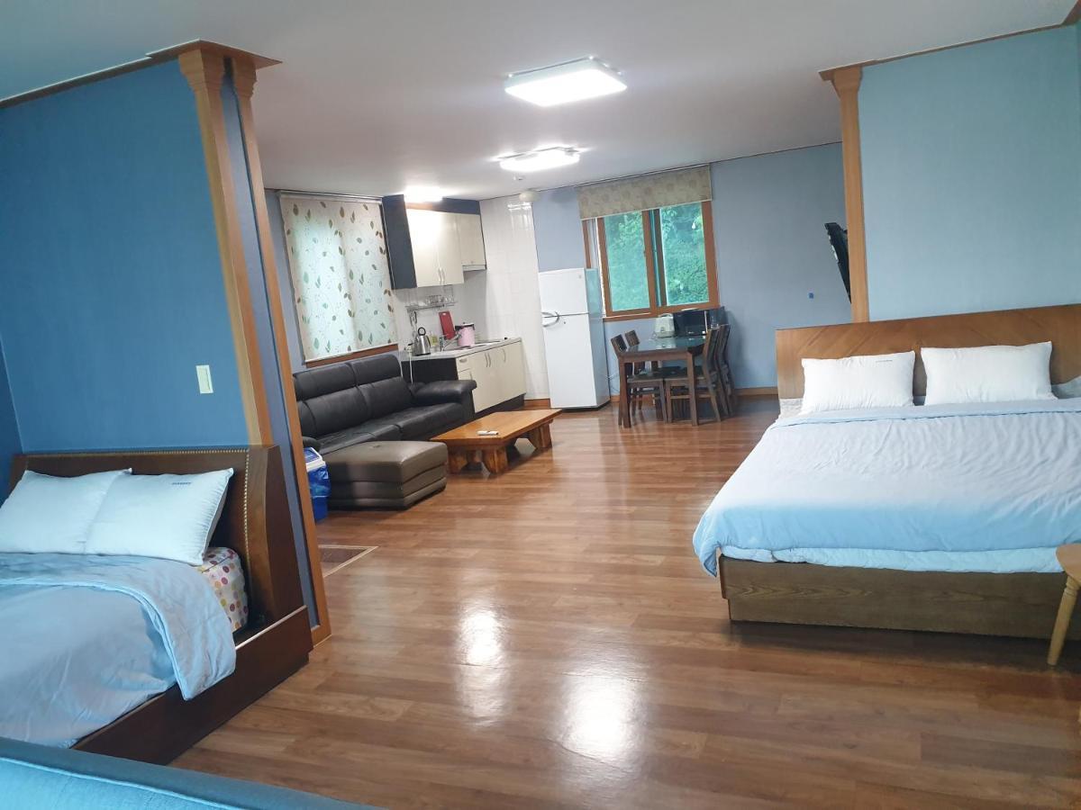 Lahoya Pension Chuncheon Exteriör bild