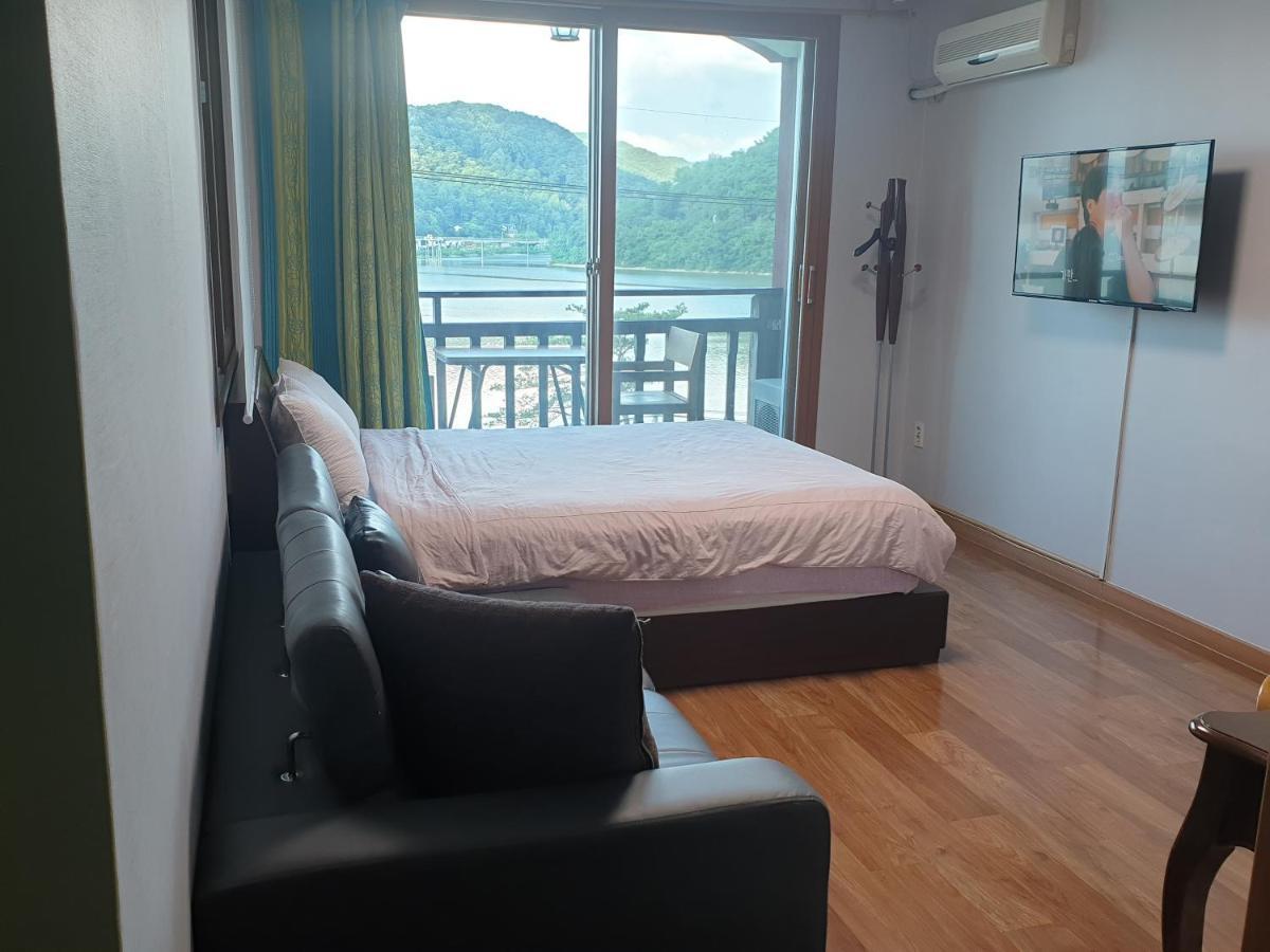 Lahoya Pension Chuncheon Exteriör bild