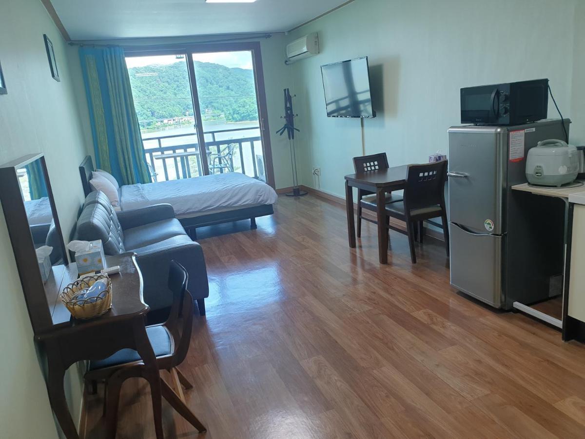 Lahoya Pension Chuncheon Exteriör bild