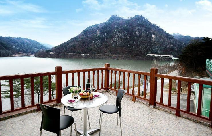 Lahoya Pension Chuncheon Exteriör bild