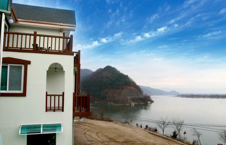 Lahoya Pension Chuncheon Exteriör bild