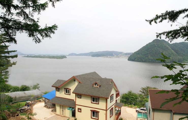 Lahoya Pension Chuncheon Exteriör bild