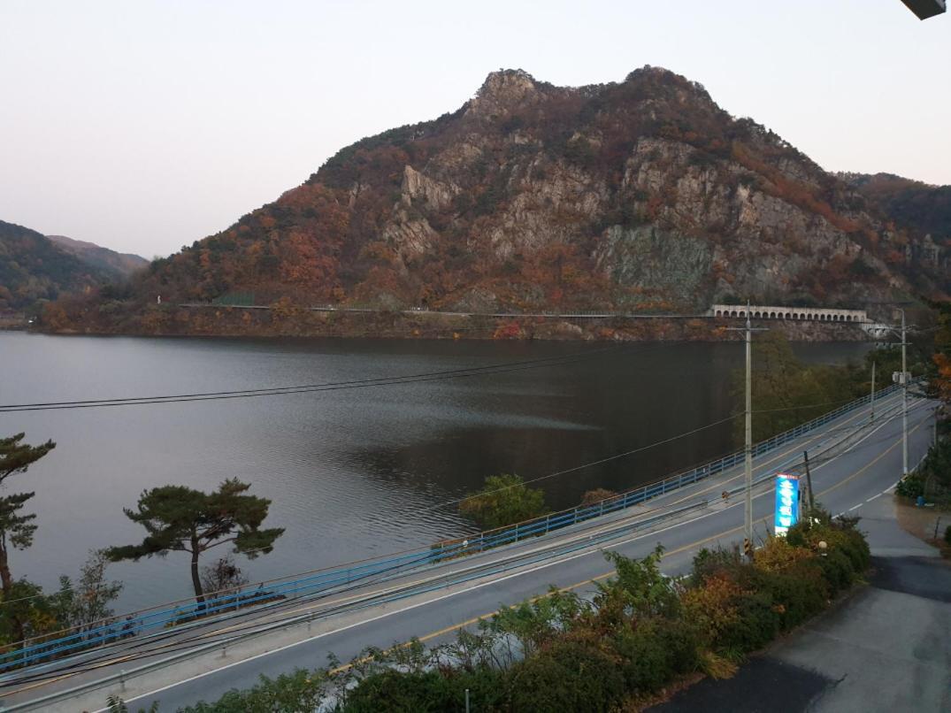 Lahoya Pension Chuncheon Exteriör bild