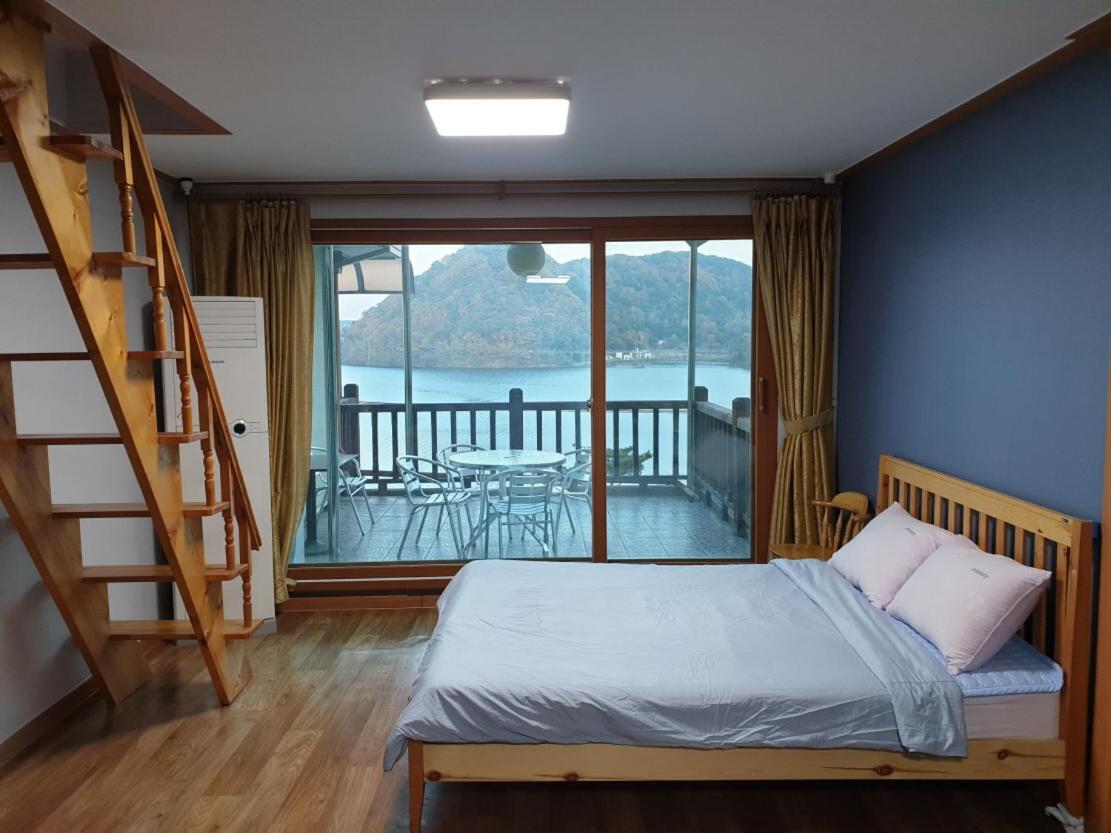 Lahoya Pension Chuncheon Exteriör bild